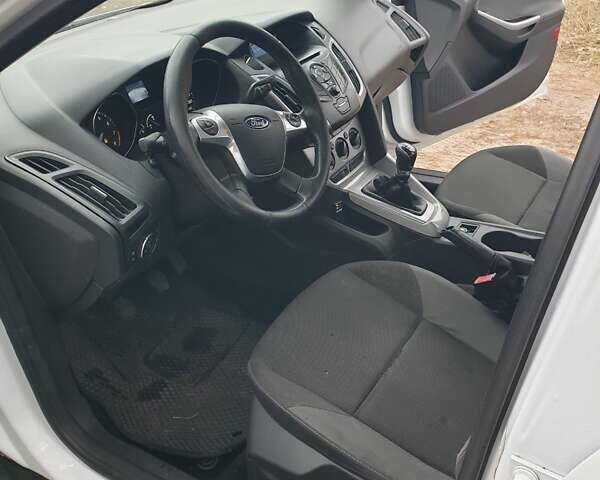 Белый Форд Фокус, объемом двигателя 1.6 л и пробегом 244 тыс. км за 6500 $, фото 15 на Automoto.ua