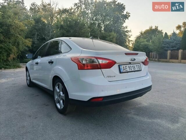 Белый Форд Фокус, объемом двигателя 2 л и пробегом 220 тыс. км за 5900 $, фото 2 на Automoto.ua