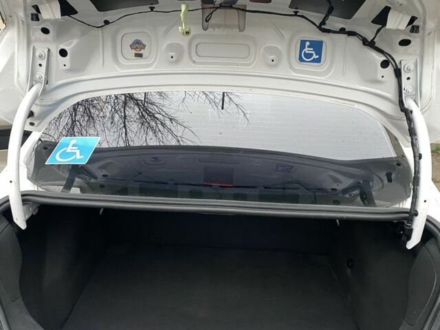 Белый Форд Фокус, объемом двигателя 2 л и пробегом 220 тыс. км за 6000 $, фото 1 на Automoto.ua