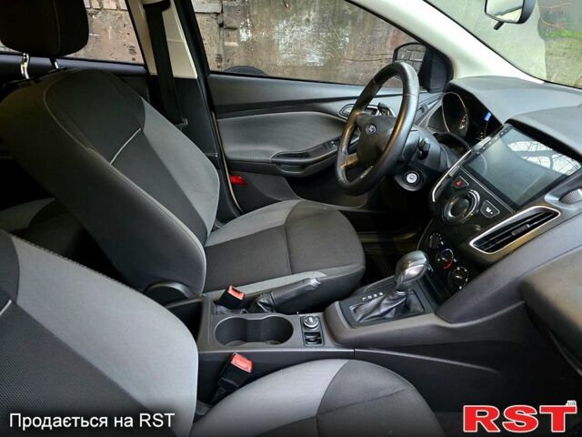 Білий Форд Фокус, об'ємом двигуна 2 л та пробігом 150 тис. км за 5990 $, фото 9 на Automoto.ua