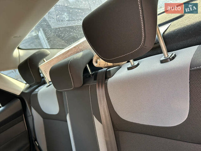 Белый Форд Фокус, объемом двигателя 1.6 л и пробегом 244 тыс. км за 7399 $, фото 6 на Automoto.ua