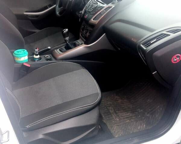 Белый Форд Фокус, объемом двигателя 1.6 л и пробегом 166 тыс. км за 7300 $, фото 5 на Automoto.ua