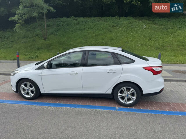 Белый Форд Фокус, объемом двигателя 2 л и пробегом 188 тыс. км за 7000 $, фото 4 на Automoto.ua