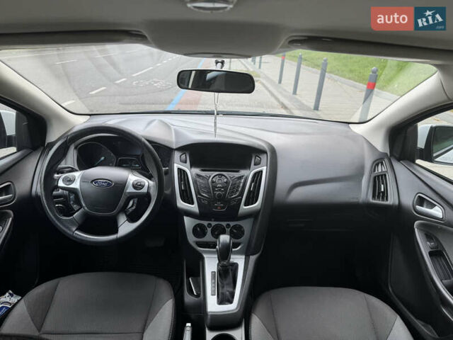 Белый Форд Фокус, объемом двигателя 2 л и пробегом 188 тыс. км за 7000 $, фото 6 на Automoto.ua