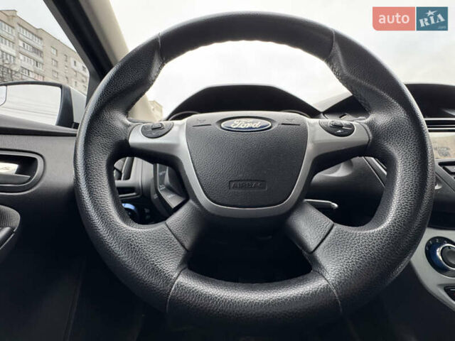 Белый Форд Фокус, объемом двигателя 2 л и пробегом 164 тыс. км за 6800 $, фото 26 на Automoto.ua