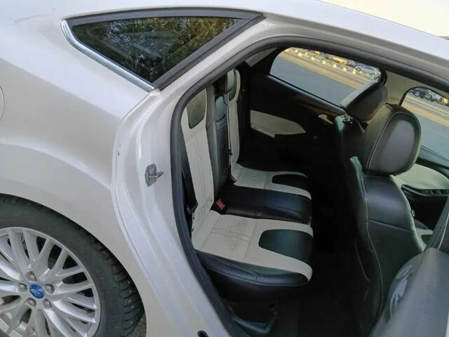Білий Форд Фокус, об'ємом двигуна 2 л та пробігом 90 тис. км за 9000 $, фото 5 на Automoto.ua