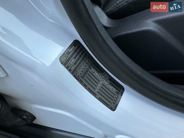 Білий Форд Фокус, об'ємом двигуна 1.6 л та пробігом 115 тис. км за 8300 $, фото 61 на Automoto.ua