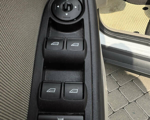 Белый Форд Фокус, объемом двигателя 2 л и пробегом 236 тыс. км за 6699 $, фото 15 на Automoto.ua