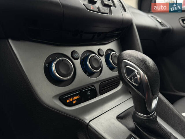 Белый Форд Фокус, объемом двигателя 2 л и пробегом 164 тыс. км за 6800 $, фото 24 на Automoto.ua