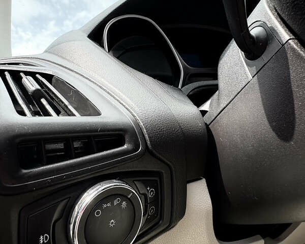 Белый Форд Фокус, объемом двигателя 2 л и пробегом 236 тыс. км за 6999 $, фото 17 на Automoto.ua