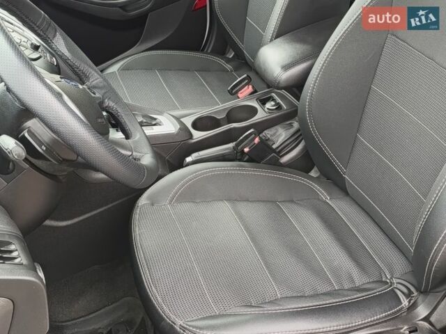 Белый Форд Фокус, объемом двигателя 2 л и пробегом 217 тыс. км за 6400 $, фото 7 на Automoto.ua