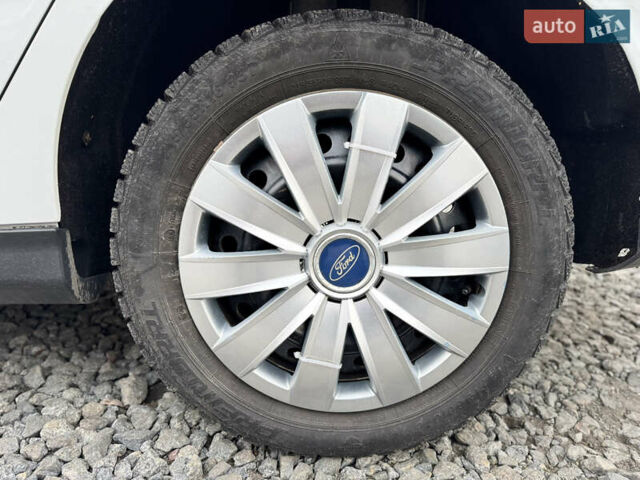 Белый Форд Фокус, объемом двигателя 2 л и пробегом 164 тыс. км за 6800 $, фото 14 на Automoto.ua