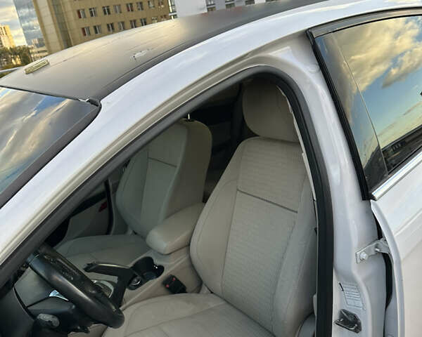 Белый Форд Фокус, объемом двигателя 2 л и пробегом 190 тыс. км за 5900 $, фото 11 на Automoto.ua
