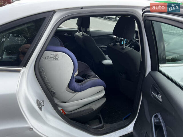 Білий Форд Фокус, об'ємом двигуна 1.6 л та пробігом 210 тис. км за 6900 $, фото 6 на Automoto.ua