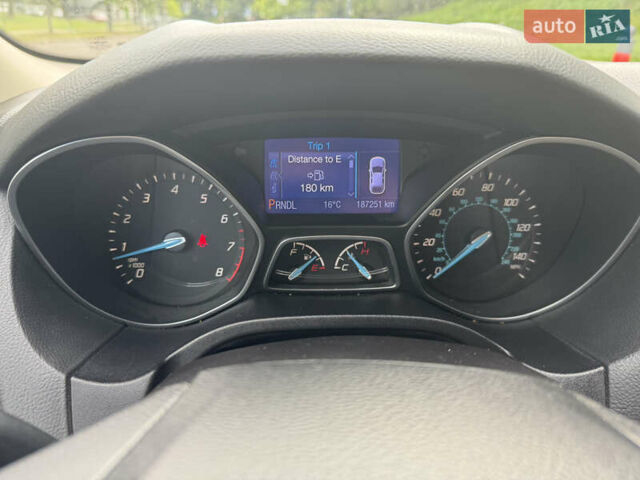 Белый Форд Фокус, объемом двигателя 2 л и пробегом 188 тыс. км за 7000 $, фото 12 на Automoto.ua