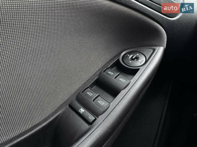 Белый Форд Фокус, объемом двигателя 2 л и пробегом 164 тыс. км за 6800 $, фото 25 на Automoto.ua