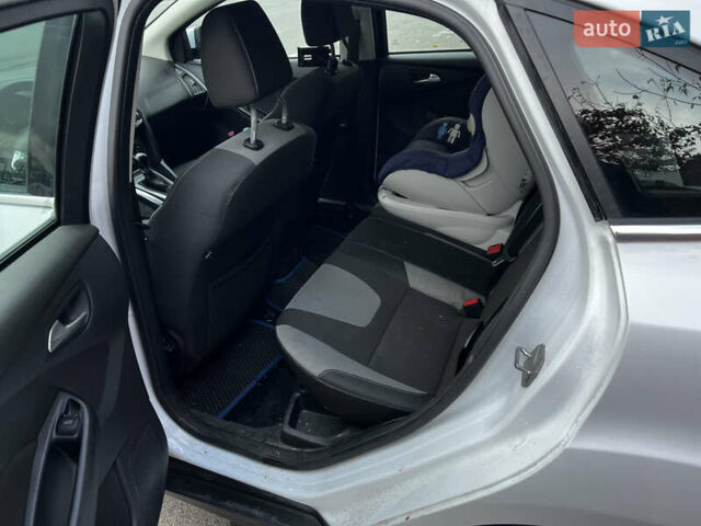 Білий Форд Фокус, об'ємом двигуна 1.6 л та пробігом 210 тис. км за 6900 $, фото 7 на Automoto.ua
