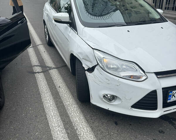 Белый Форд Фокус, объемом двигателя 2 л и пробегом 187 тыс. км за 6000 $, фото 13 на Automoto.ua