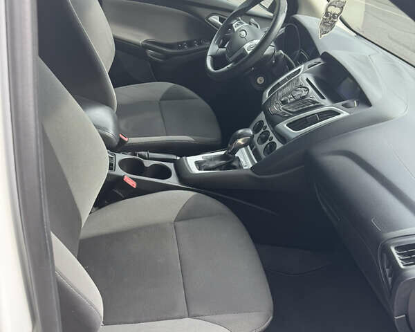 Белый Форд Фокус, объемом двигателя 2 л и пробегом 188 тыс. км за 7000 $, фото 8 на Automoto.ua