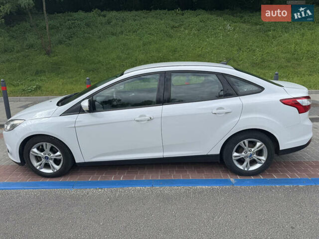 Белый Форд Фокус, объемом двигателя 2 л и пробегом 188 тыс. км за 7000 $, фото 5 на Automoto.ua