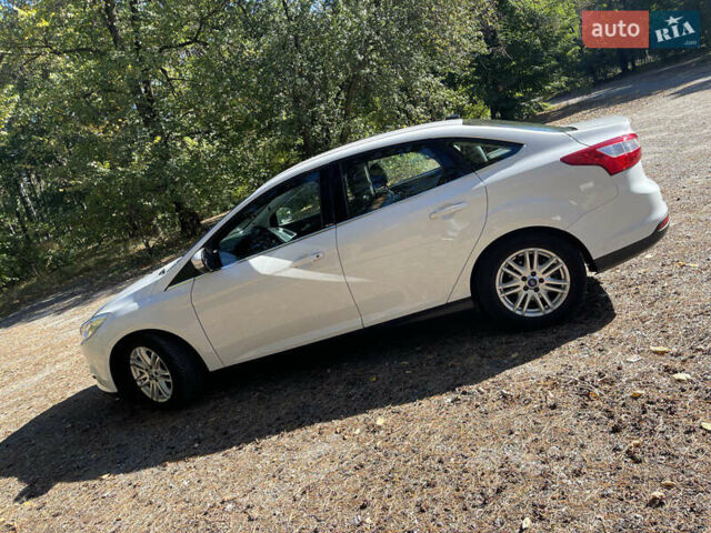 Белый Форд Фокус, объемом двигателя 2 л и пробегом 187 тыс. км за 6000 $, фото 2 на Automoto.ua