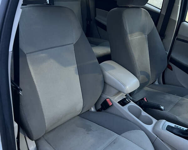 Белый Форд Фокус, объемом двигателя 2 л и пробегом 190 тыс. км за 6800 $, фото 7 на Automoto.ua