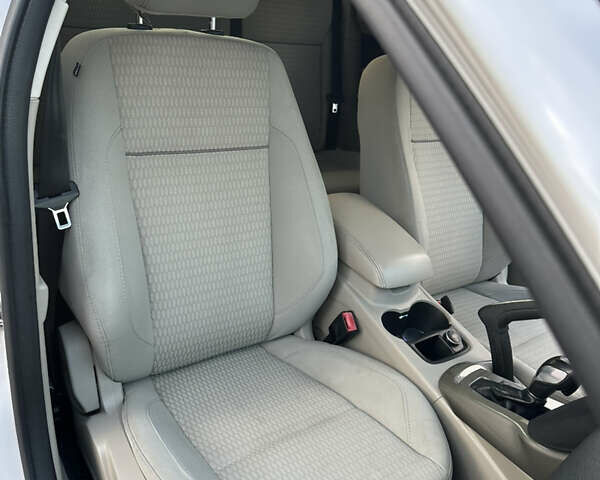 Белый Форд Фокус, объемом двигателя 2 л и пробегом 190 тыс. км за 5900 $, фото 14 на Automoto.ua