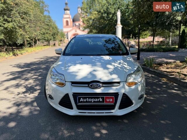 Белый Форд Фокус, объемом двигателя 2 л и пробегом 122 тыс. км за 7490 $, фото 7 на Automoto.ua