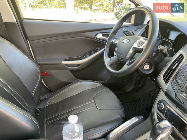 Белый Форд Фокус, объемом двигателя 2 л и пробегом 187 тыс. км за 6000 $, фото 7 на Automoto.ua