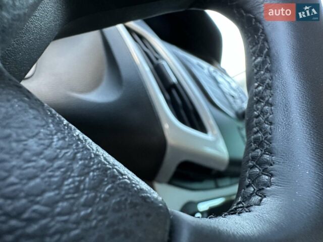 Білий Форд Фокус, об'ємом двигуна 1.6 л та пробігом 115 тис. км за 8300 $, фото 35 на Automoto.ua