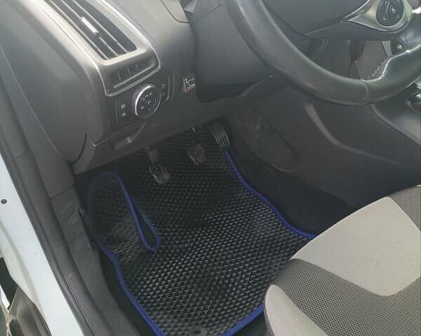 Білий Форд Фокус, об'ємом двигуна 1.6 л та пробігом 82 тис. км за 8500 $, фото 16 на Automoto.ua