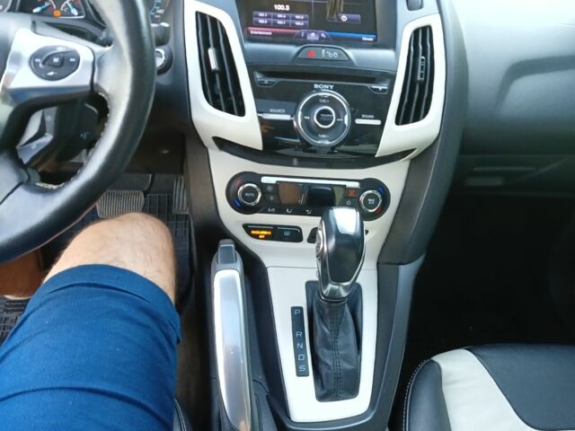 Білий Форд Фокус, об'ємом двигуна 2 л та пробігом 90 тис. км за 8500 $, фото 4 на Automoto.ua