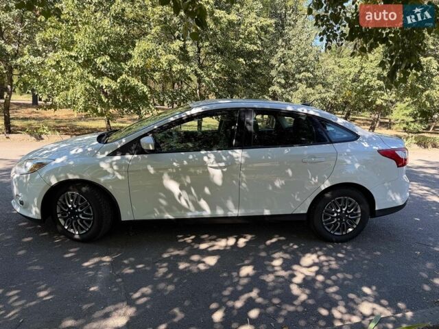 Белый Форд Фокус, объемом двигателя 2 л и пробегом 122 тыс. км за 7490 $, фото 1 на Automoto.ua