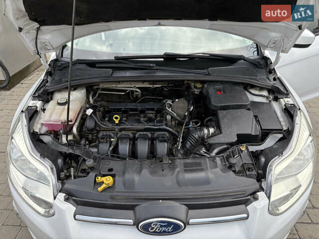 Белый Форд Фокус, объемом двигателя 2 л и пробегом 236 тыс. км за 6999 $, фото 20 на Automoto.ua