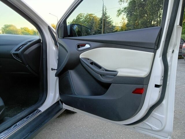 Білий Форд Фокус, об'ємом двигуна 2 л та пробігом 90 тис. км за 8500 $, фото 8 на Automoto.ua