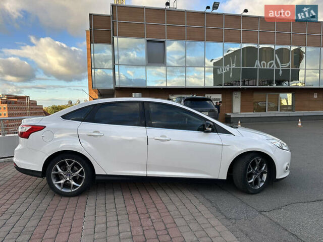 Белый Форд Фокус, объемом двигателя 2 л и пробегом 190 тыс. км за 6000 $, фото 2 на Automoto.ua