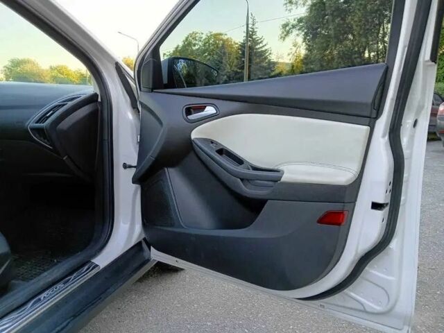 Білий Форд Фокус, об'ємом двигуна 2 л та пробігом 90 тис. км за 9000 $, фото 8 на Automoto.ua