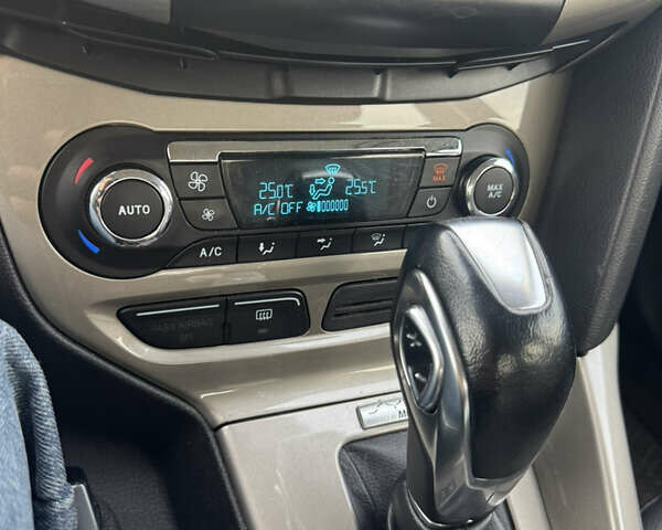 Белый Форд Фокус, объемом двигателя 2 л и пробегом 187 тыс. км за 6000 $, фото 10 на Automoto.ua