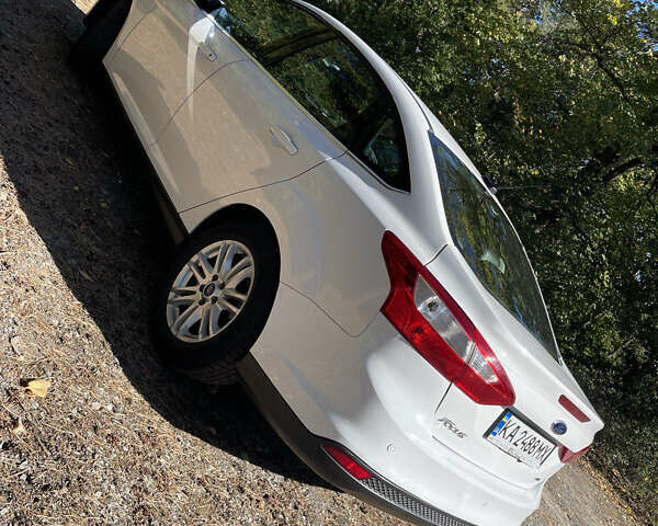 Белый Форд Фокус, объемом двигателя 2 л и пробегом 187 тыс. км за 6000 $, фото 1 на Automoto.ua