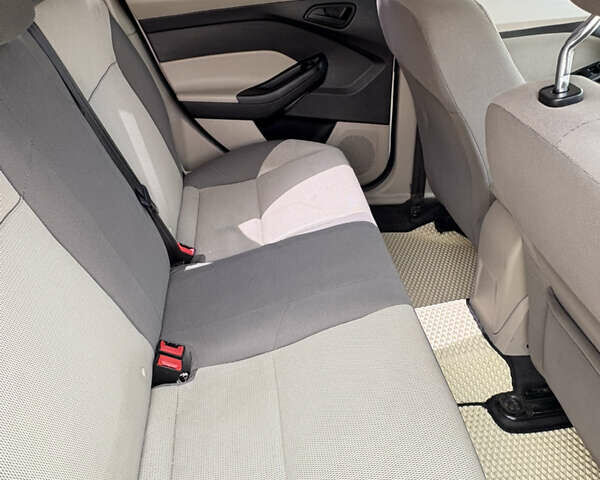 Белый Форд Фокус, объемом двигателя 2 л и пробегом 236 тыс. км за 6699 $, фото 9 на Automoto.ua