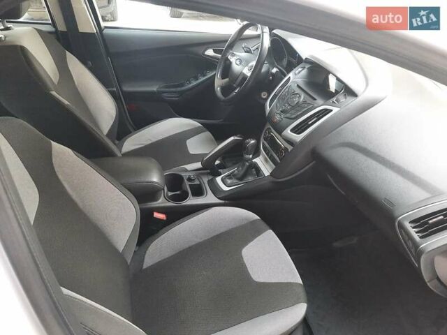 Форд Фокус 2013 в Хмельницком на Automoto.ua Белый Форд Фокус, объемом двигателя 1 л и пробегом 54 тыс. км за 7199 $, фото 9 на Automoto.ua