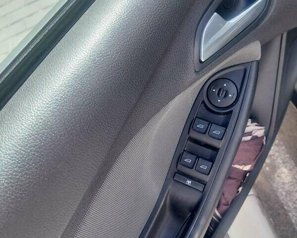 Белый Форд Фокус, объемом двигателя 2 л и пробегом 120 тыс. км за 8000 $, фото 9 на Automoto.ua