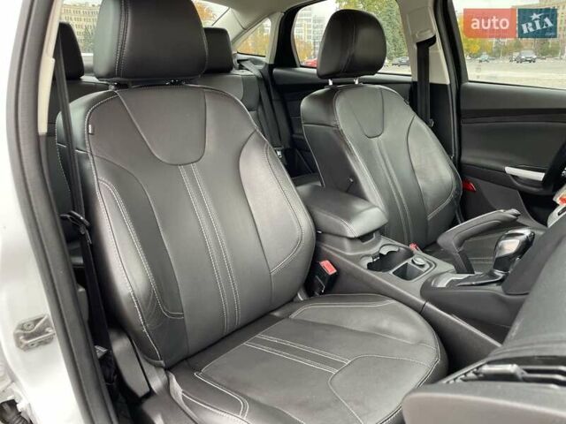 Форд Фокус 2013 в Харькове на Automoto.ua Белый Форд Фокус, объемом двигателя 2 л и пробегом 115 тыс. км за 7700 $, фото 5 на Automoto.ua