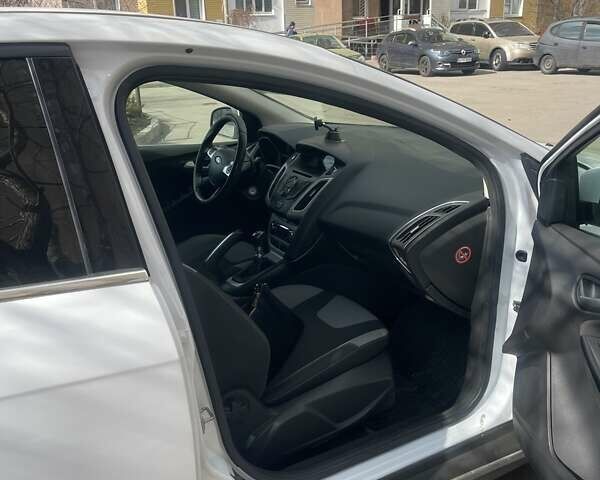 Белый Форд Фокус, объемом двигателя 1 л и пробегом 159 тыс. км за 6500 $, фото 8 на Automoto.ua