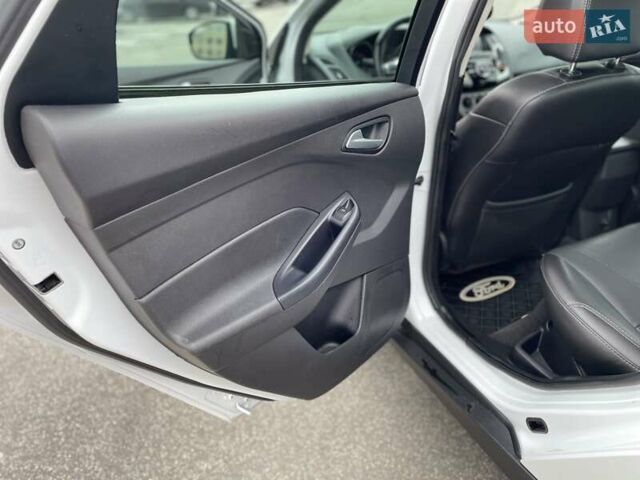 Белый Форд Фокус, объемом двигателя 2 л и пробегом 115 тыс. км за 7700 $, фото 14 на Automoto.ua