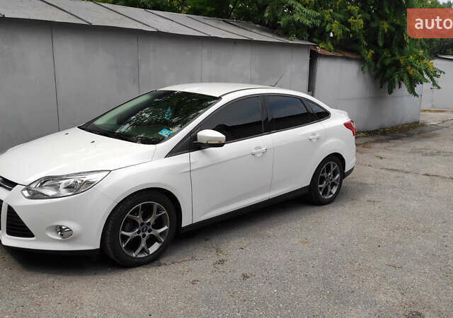 Білий Форд Фокус, об'ємом двигуна 2 л та пробігом 139 тис. км за 7500 $, фото 2 на Automoto.ua