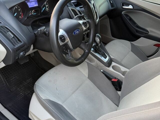 Білий Форд Фокус, об'ємом двигуна 2 л та пробігом 189 тис. км за 6799 $, фото 5 на Automoto.ua