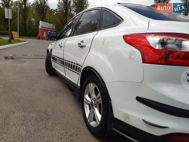 Білий Форд Фокус, об'ємом двигуна 2 л та пробігом 170 тис. км за 8700 $, фото 28 на Automoto.ua