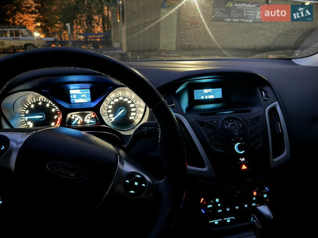 Форд Фокус 2013 в Киеве на Automoto.ua Белый Форд Фокус, объемом двигателя 1.6 л и пробегом 134 тыс. км за 7400 $, фото 10 на Automoto.ua