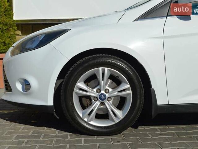 Белый Форд Фокус, объемом двигателя 1 л и пробегом 234 тыс. км за 5950 $, фото 6 на Automoto.ua